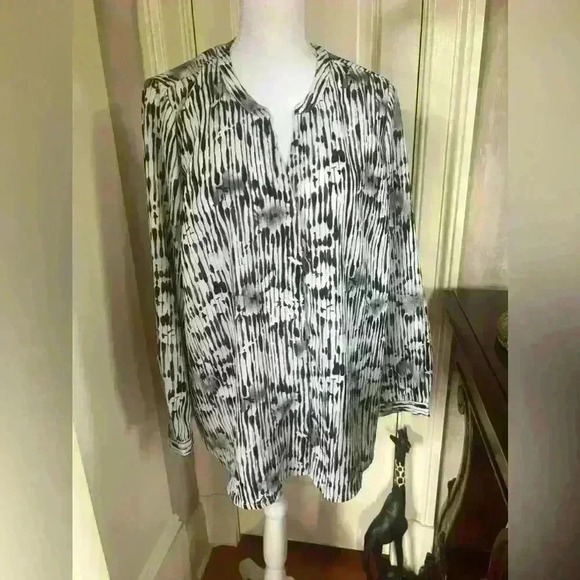 Jessica London blouse size 18. NWOT. Extra button still on tag. Black and white - Picture 7 of 12